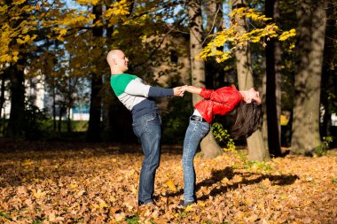 adam kız arkadaşı iplik