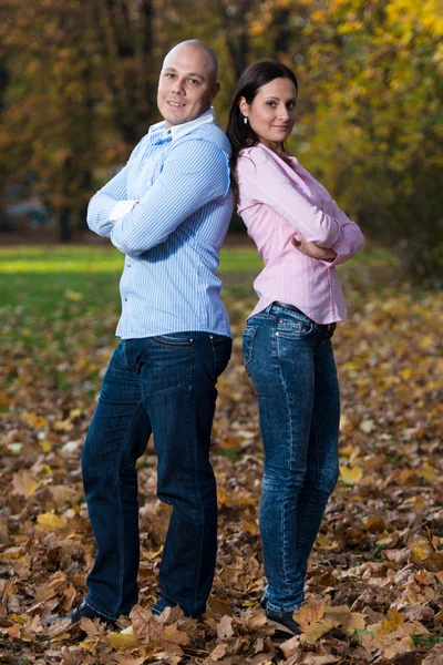 Happy Young Couple With Arms Crossed — Stock Photo, Image