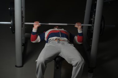 Bench press egzersiz