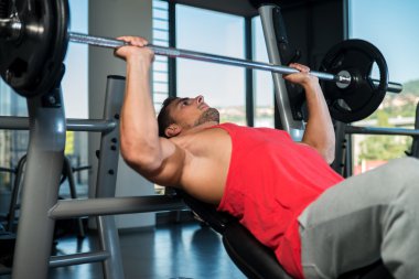 Bench press egzersiz