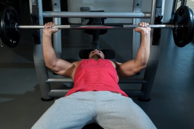 Bench press vasıl jimnastik salonu