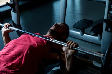 Bench press vasıl jimnastik salonu