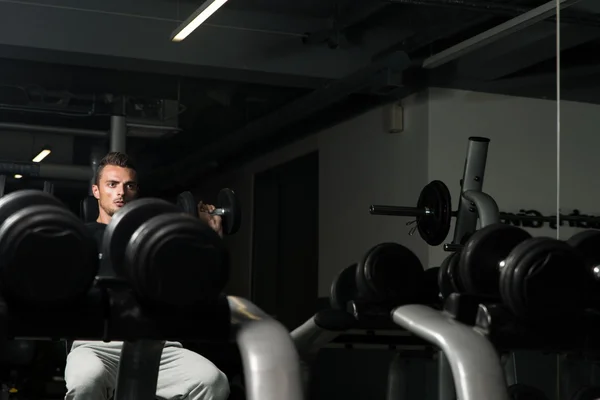 Shoulder press träning — Stockfoto