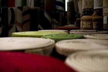 Kilim Mağazasının İçinde Yuvarlanmış Halılar