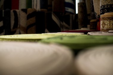 renkli Halı deposunda