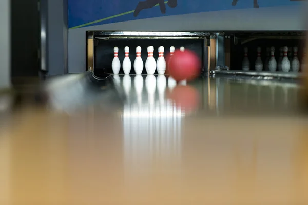 Tien pin bowlingbal — Stockfoto