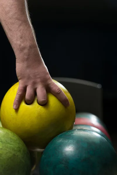 Bowling Ball Ready To Throw Some Of You Guys — Stock Photo, Image