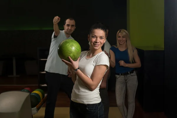 Skupina lidí, bowling — Stock fotografie