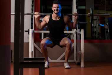 ağız kavgası yaparak egzersiz sağlıklı bir erkek