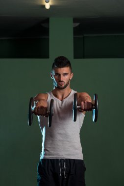 genç erkeklerle omuz için egzersiz