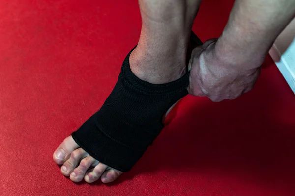 Fighter Put Straps On His Foot — стоковое фото