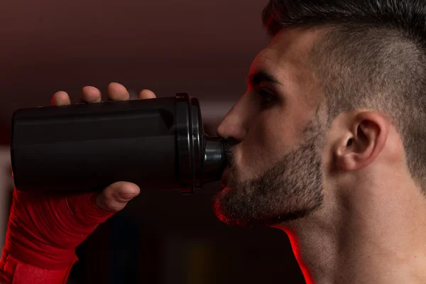 Keeping Himself Hydrated — Stock Photo, Image