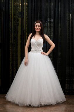 Beyaz elbiseli güzellik gelin