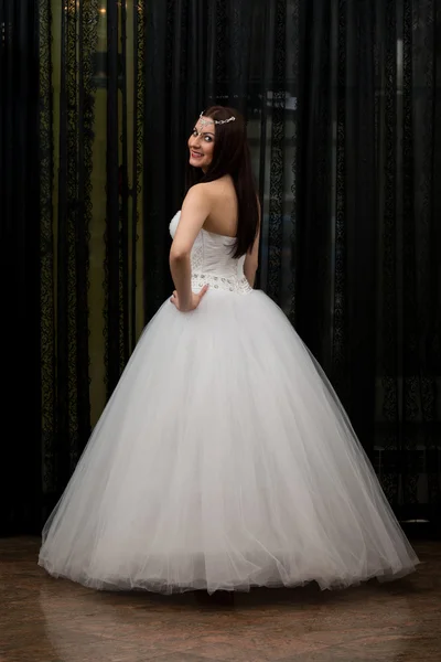 花嫁のウェディング ドレスの背面 — ストック写真