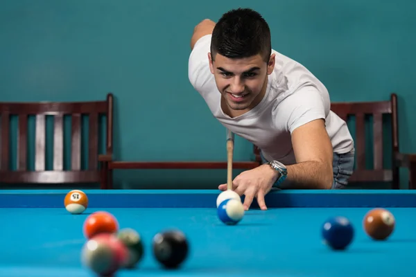 Man Playing Billiards — Stock Photo, Image
