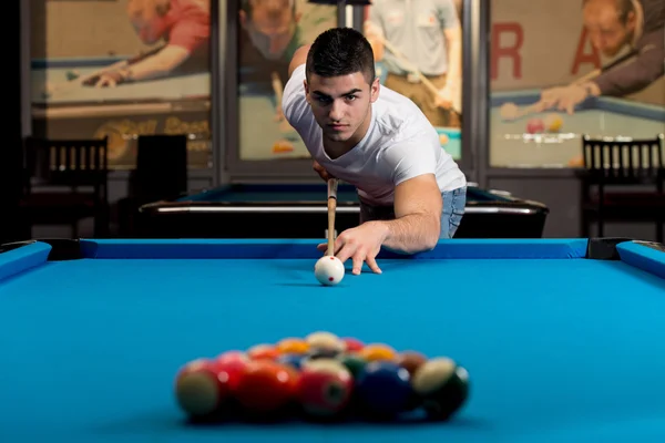 Male Pool Player — Stock Photo, Image