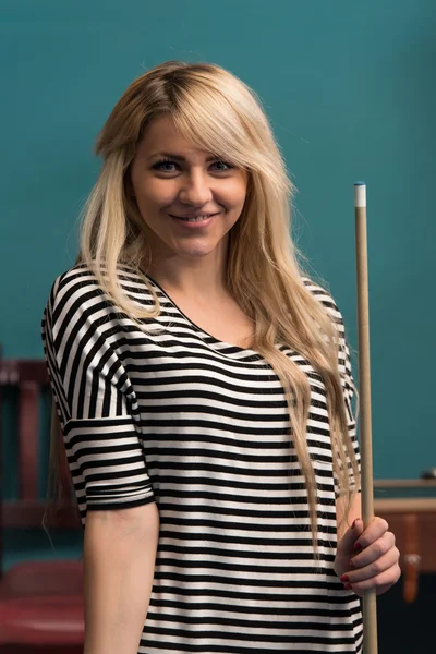 Smiling Happy Girl Playing Billiard — Stock Photo, Image