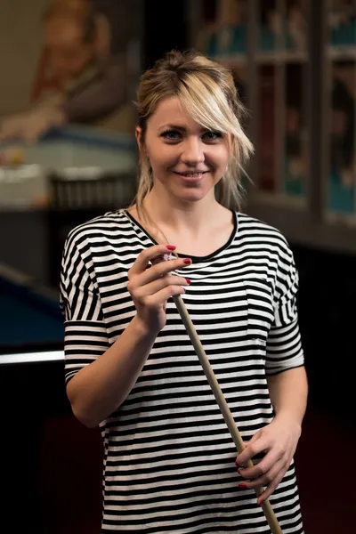 Portrait Of A Young Female Model Playing Billiards — Stock Photo, Image