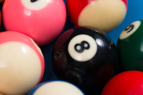 Bolas de billar en paño azul — Foto de Stock