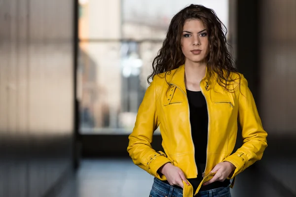 Model Wearing Yellow Leather Jacket — Stock Photo, Image