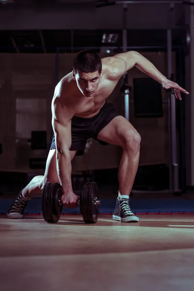 Young Body Builder Lifting Heavy Dumbbell — Stock Photo, Image