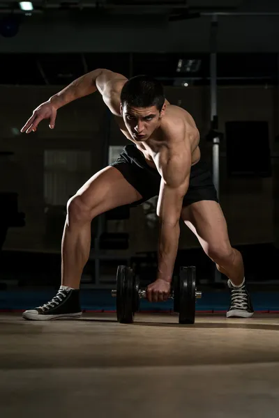 Young Body Builder Lifting Heavy Dumbbell — Stock Photo, Image