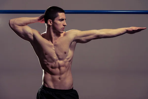 Homens Musculares Jovens Músculos Flexantes — Fotografia de Stock