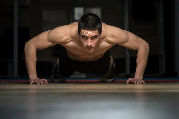 Push-Ups Posición más baja — Foto de Stock