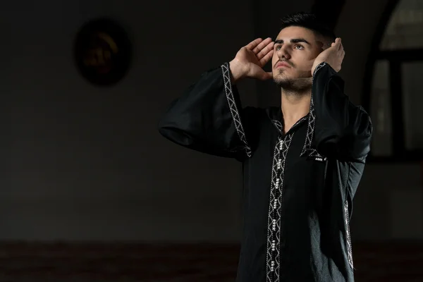 Young Muslim Guy Praying — Stock Photo, Image