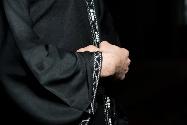 Primer plano de las manos masculinas rezando en la mezquita —  Fotos de Stock
