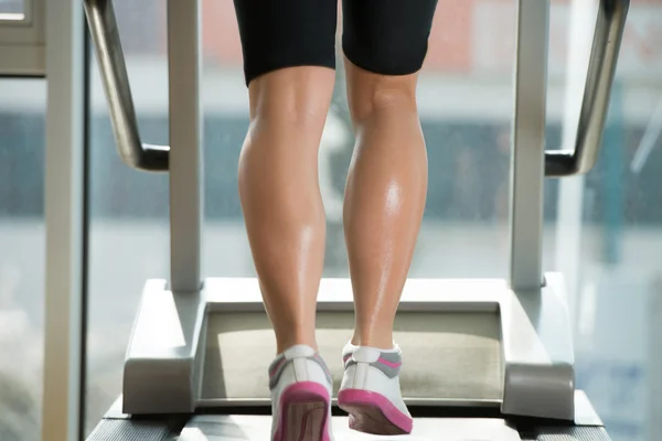 Bir treadmill egzersiz — Stok fotoğraf