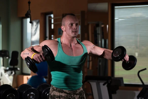 Bodybuilder Vægtløftning med Dumbbell - Stock-foto