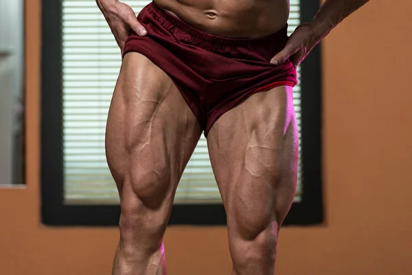 Vücut geliştirmeci bacaklar — Stok fotoğraf