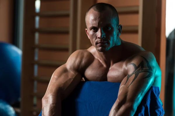 Healthy Young Man Resting In Health Club — Stock Photo, Image