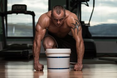 bodybuilder ile poz kopya alanı için Takviyeler