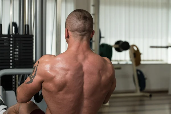 Back Exercises On A Seated Row Machine — Stock Photo, Image