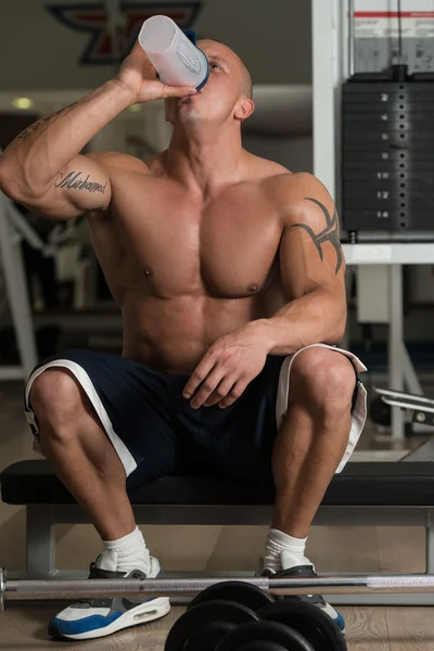 Muscular Man Drinking Water From Shaker — Stock Photo, Image