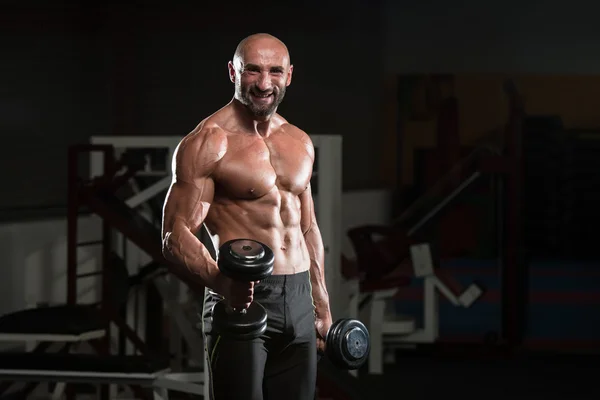 Mature Bodybuilder Exercising Biceps With Dumbbell — Stock Photo, Image