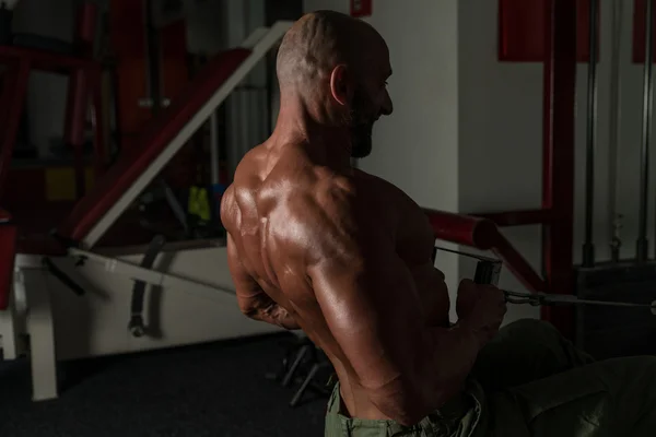 Gesunder, reifer Mann macht Bewegung für den Rücken — Stockfoto