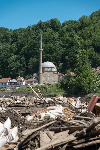 Jusuf pasina kurumlija Moschee nach Überschwemmung Naturkatastrophe — Stockfoto