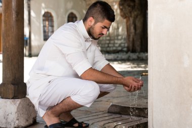 islam dini ayin töreni abdest el yıkama