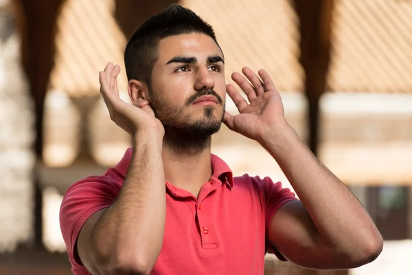 Joven musulmán rezando —  Fotos de Stock