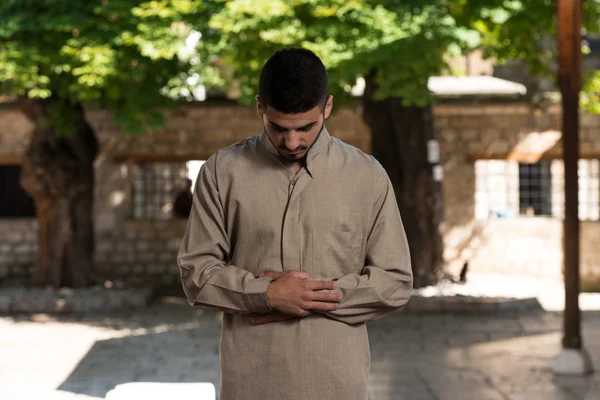 Muslim betet in der Moschee — Stockfoto