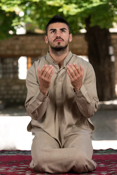 Young Muslim Guy Praying — Stock Photo, Image