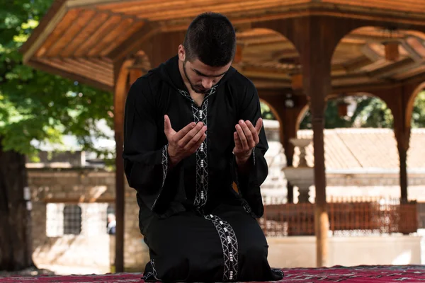 Young Muslim Man Praying — Stock Photo, Image