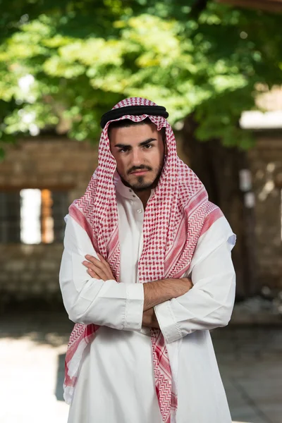 Moderno hombre de negocios árabe — Foto de Stock