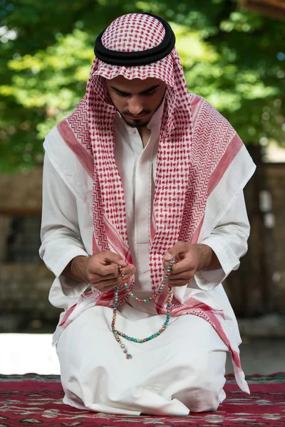 謙虚なイスラム教徒の祈り — ストック写真