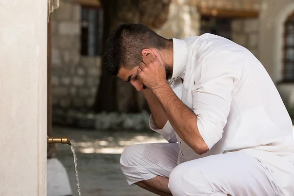 Islamic Religious Rite Ceremony Of Ablution Ears Washing — Stock Photo, Image