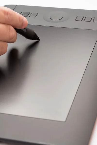 Tablet de desenho de mão para designer gráfico — Fotografia de Stock