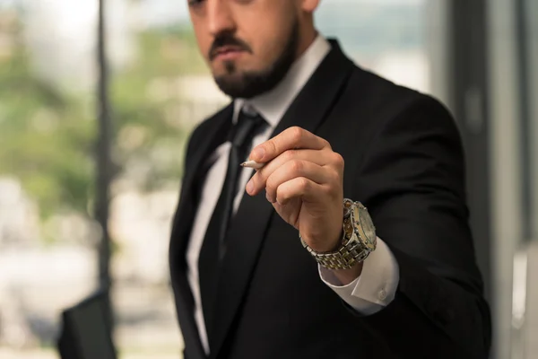 Businessman Is Writing On A Virtual Whiteboard Flipchart — Stock Photo, Image